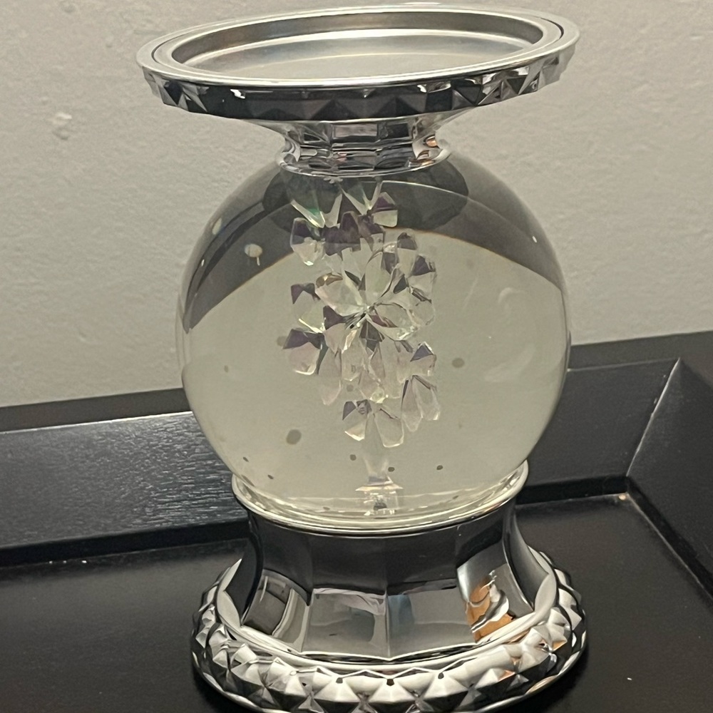 Rotating Snow Flake